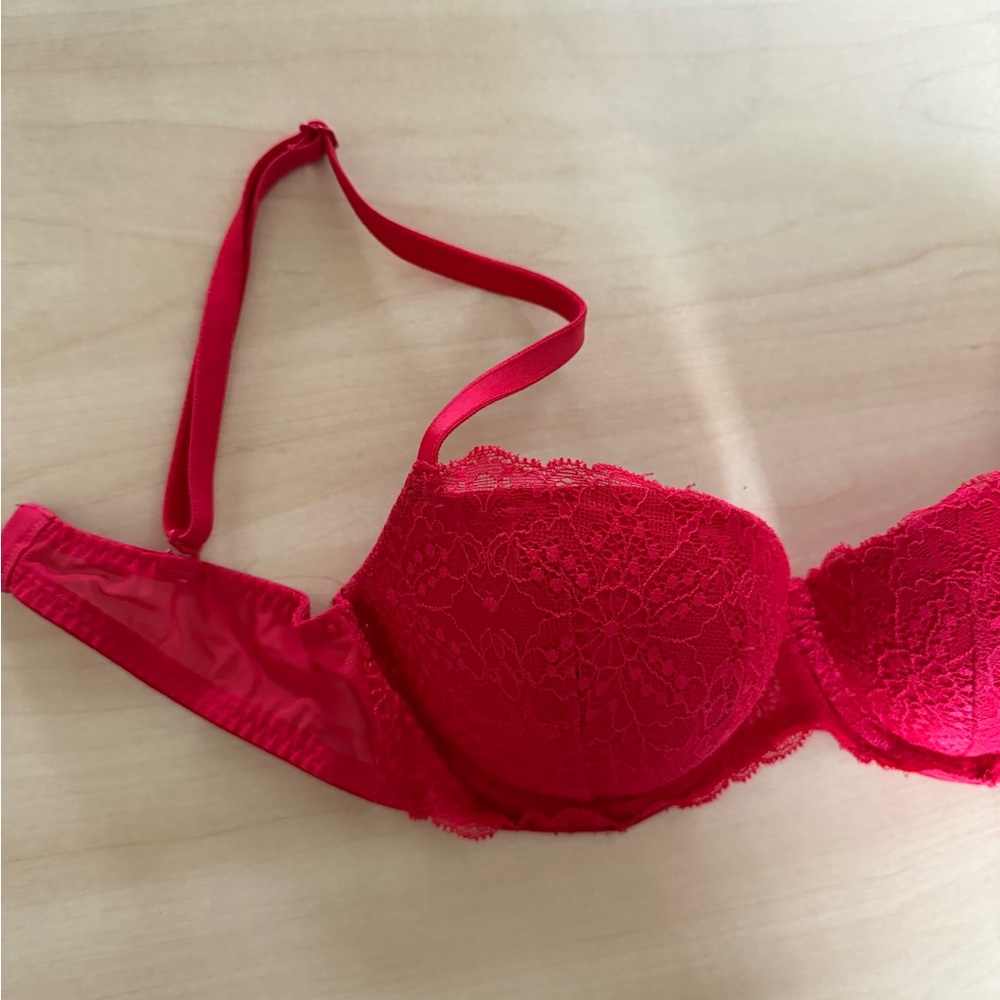 PINK Victoria's Secret Vibrant Red Lace Bra